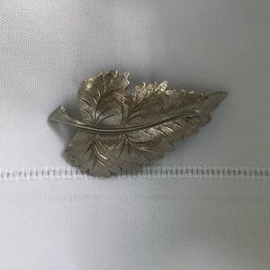Vtg Silver Tone Etched Leaf Brooch
